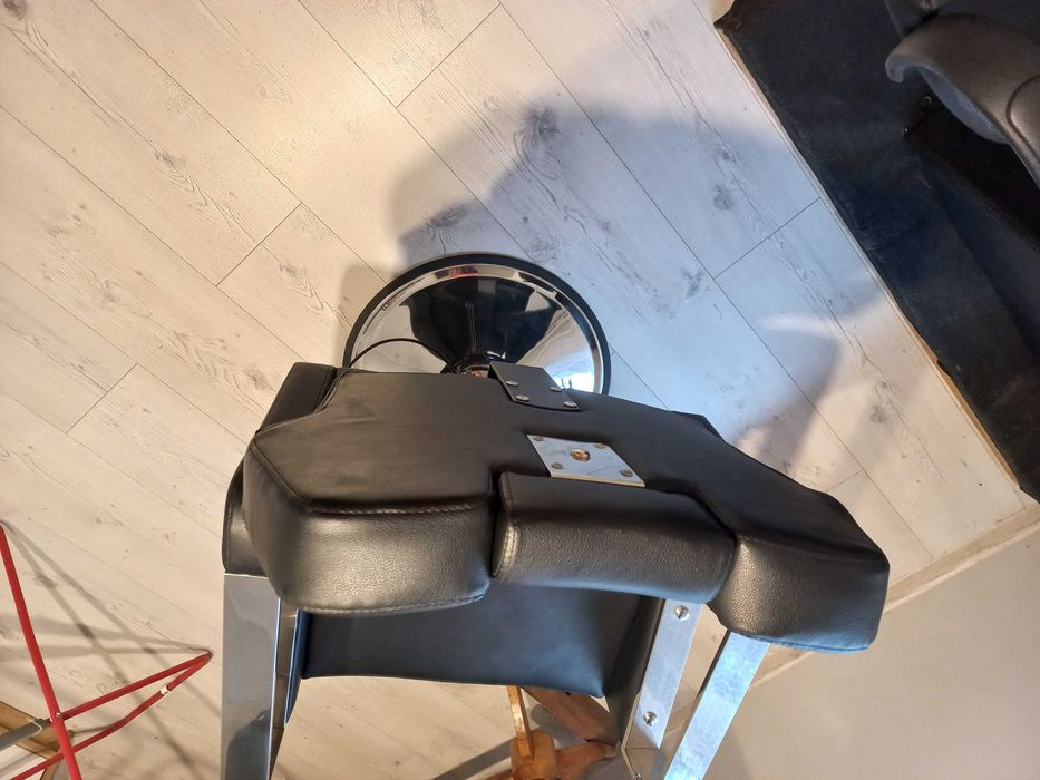 Fotel barberski w super stanie