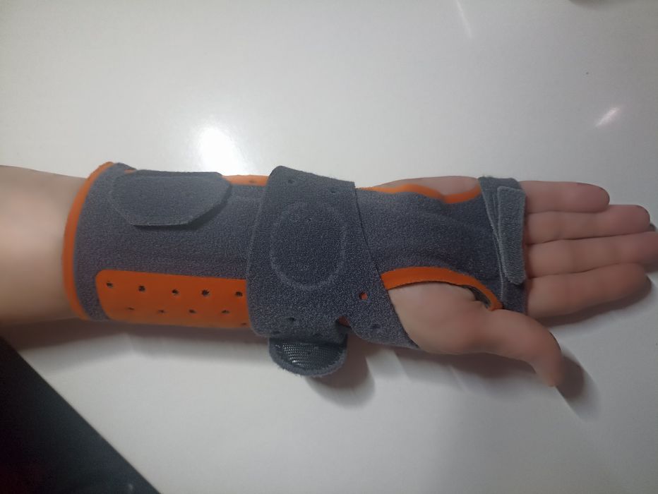 Ортез на зап'ясток - кисть  з іммобілізаційною шиною