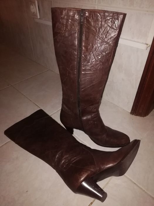 Botas em pele em otimo estado