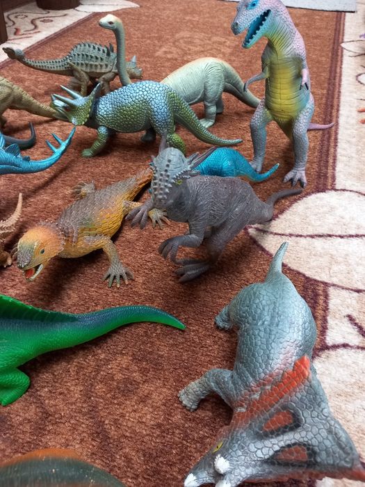 Figurki  dinozaurów