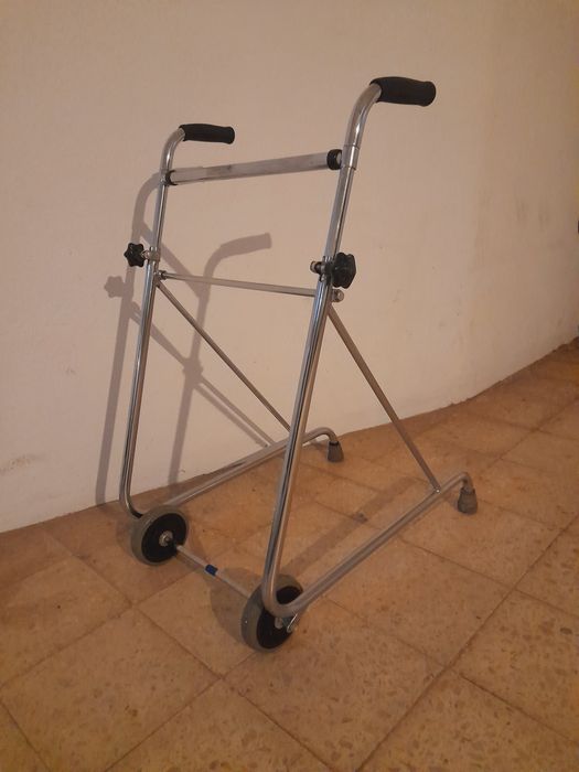 Andarilho para adulto