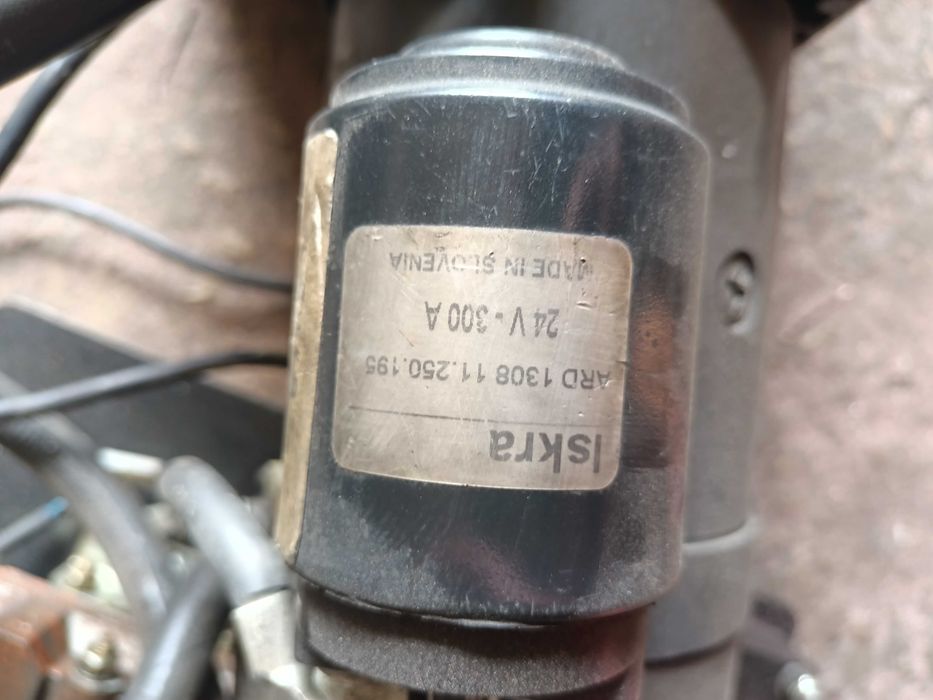 Pompa hydrauliczna z rozdzielaczem