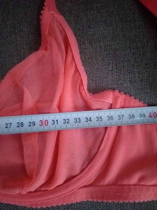 Biustonosz stanik savage X fenty  34 E