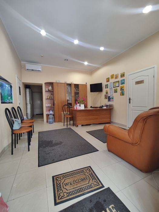 Продаж Комерція вул.Куліша Центр Фасад 3 вікна+ Двері,ц.160000 у.о