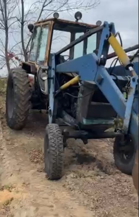 Продам трактор навантажувач