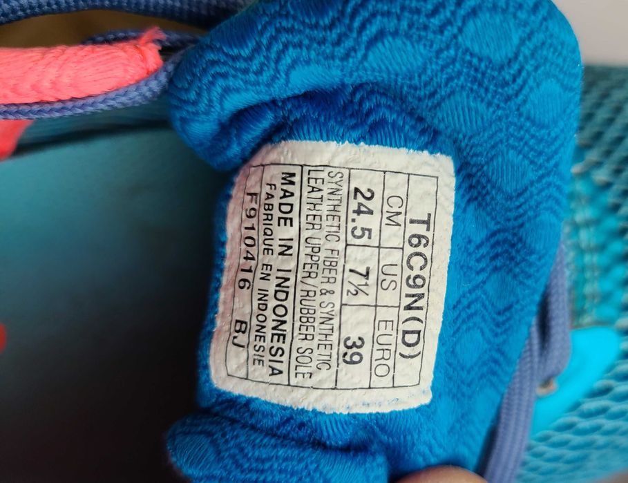 Asics кросівки жіночі