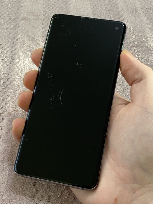 Телефон Samsung Galaxy S10