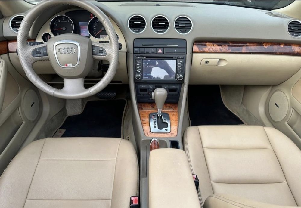Audi A4 cabrio SLine c/novo