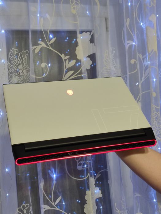 Alienware m17 r3 i7-10750h rtx2070 Super 16gb 1tb ssd