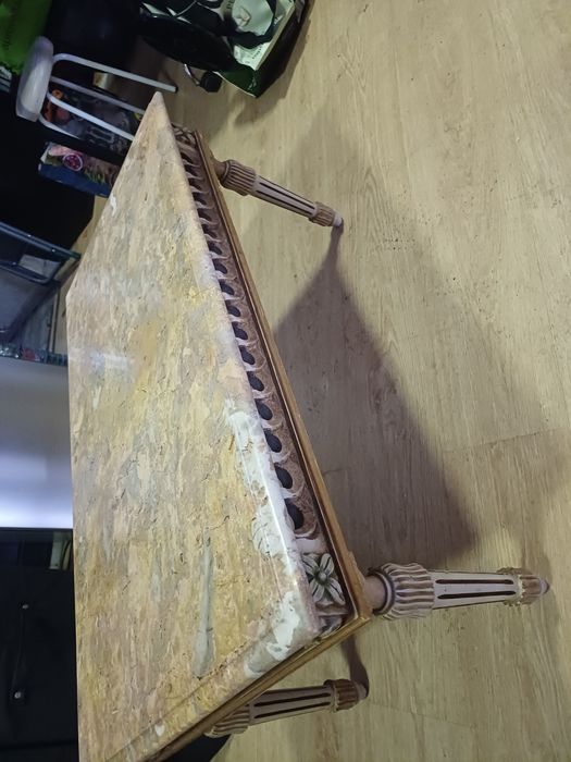 Mesa de centro e comoda antigas