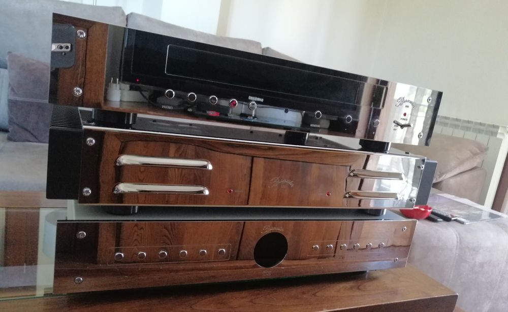 Conjunto Burmester 933 power e pré/amplificador 935 e tuner 993 rondo