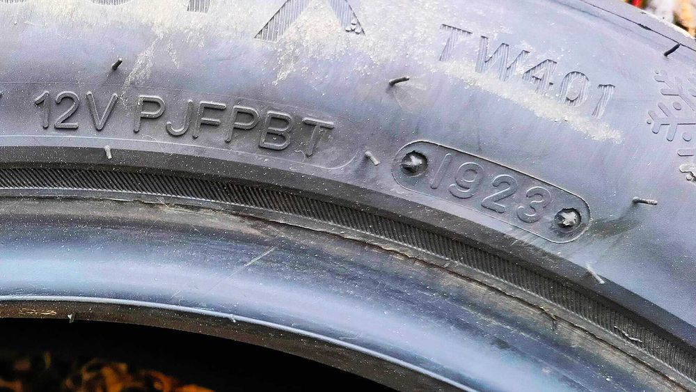 комплект зимових шин 205/55R17 95V Triangle WinterX 2023 року
