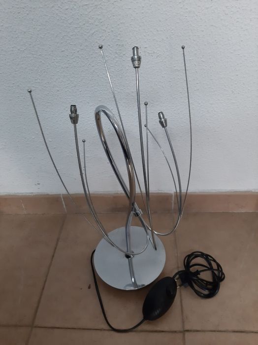 Vende se candeeiro sem lampadas