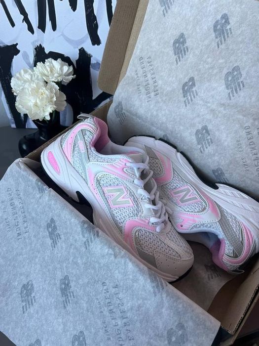 Nb 530 Silver та Pink, Ньюбеленс кроси, Жіночі кросівки