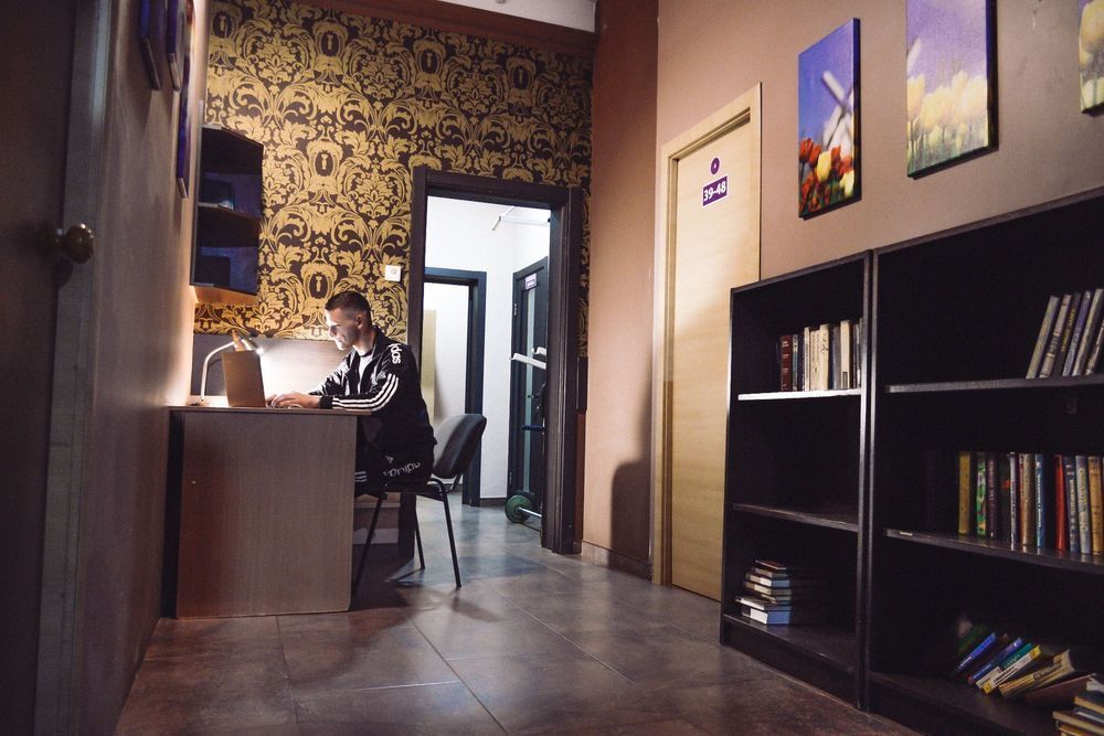 Новий хостел Київ із бомбосховищем ! Метро Шулявська