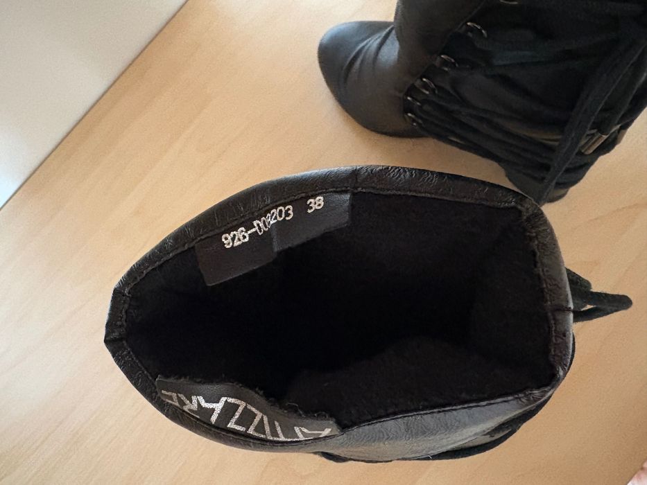 Шкіряні чобітки на танкетці 38 розмір