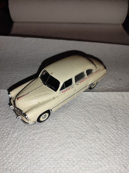 Машинки  железные