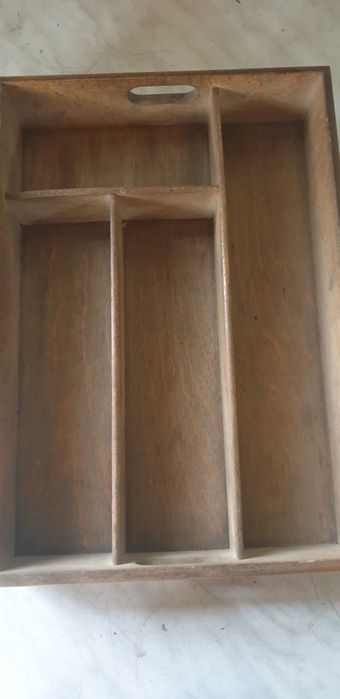 Drewniany pojemnik na sztućce do odnowienia