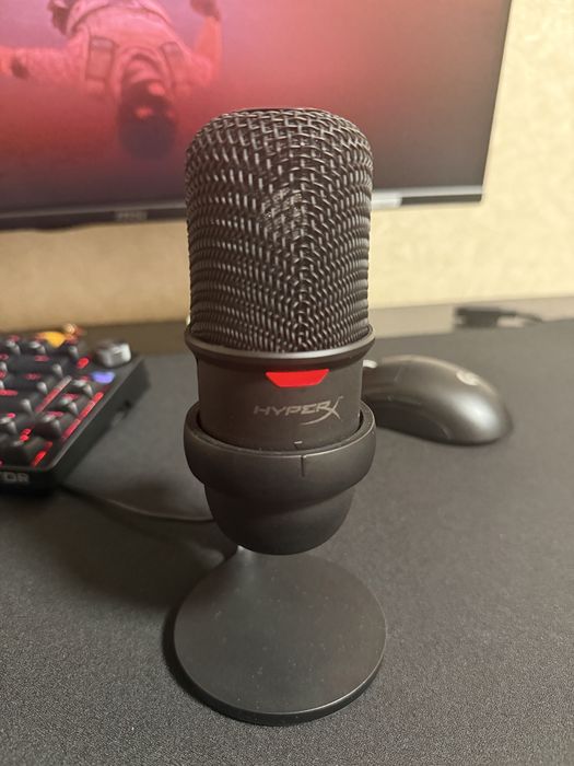 Продам микрофон HyperX solocast