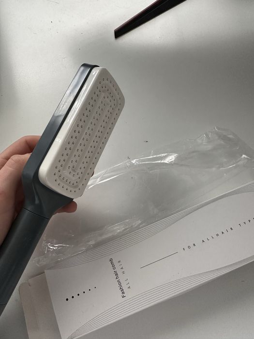 Samoczyszczaca szczotka do wlosow