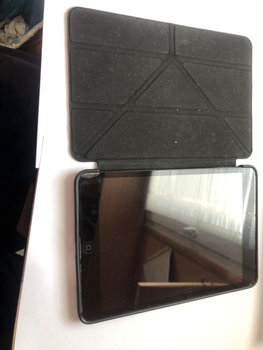 Планшети IPad mini A1432 та Assistant AP-712B