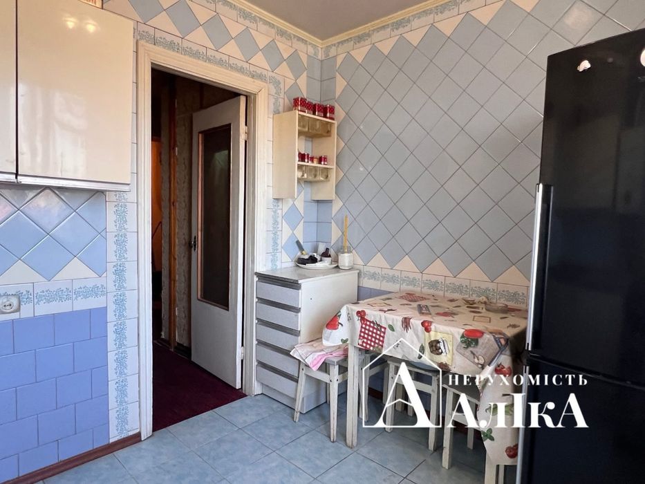 Продам 4-кімнатну квартиру з гарним плануванням!