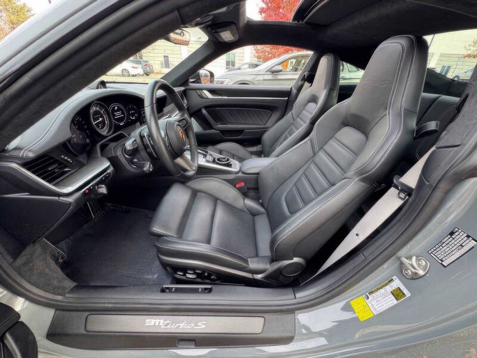 Porsche 911 Turbo S      2021