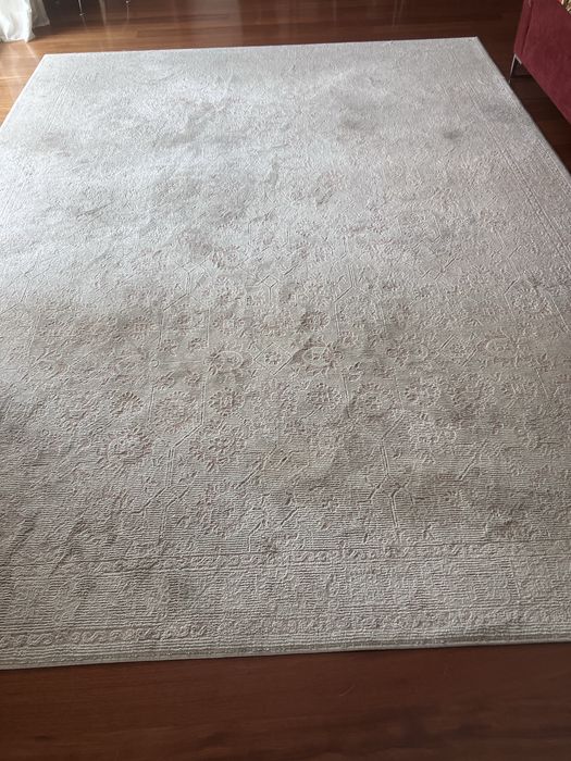 Duas carpetes de sala (rosa claro com padrão)