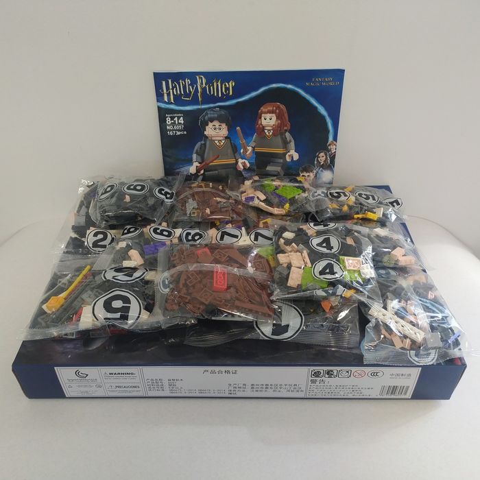 Конструктор Harry Potter 1673 деталей Гаррі та Герміона в Масштабі!