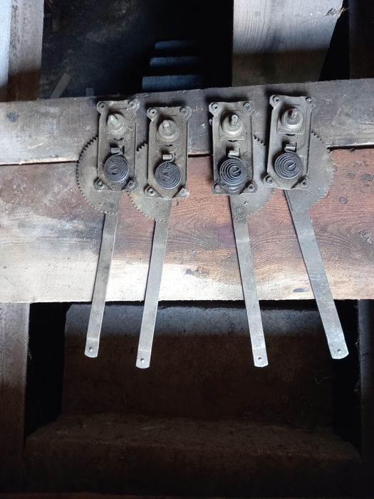 Стеклоподьемник зил 130.