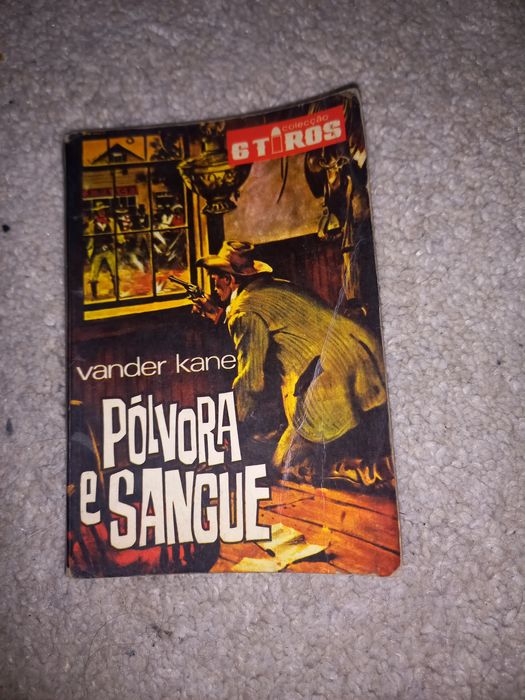 Livros policiais e de cowboys antigos