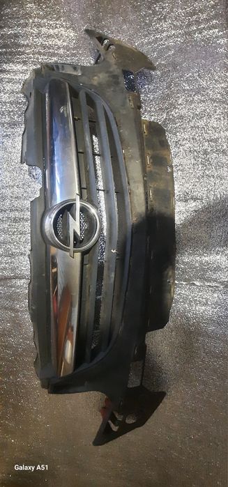 Продам решітку радіатора "опель корза д "