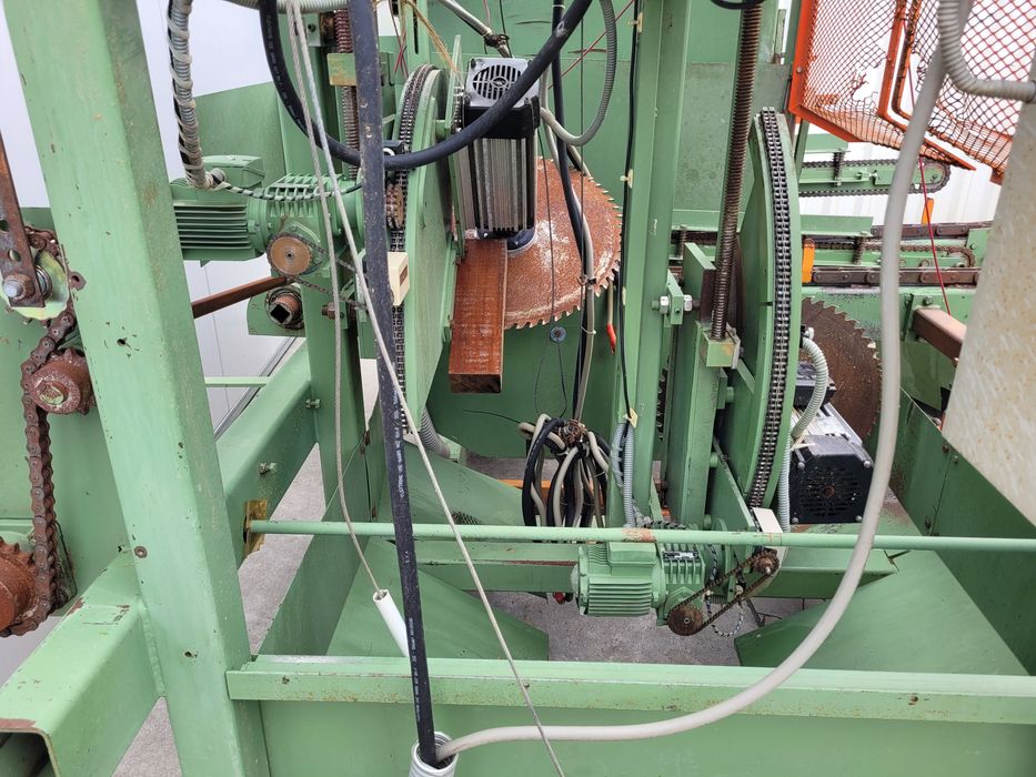 Linia ciesielska DE Paul International