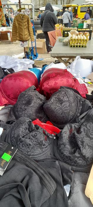 Biustonosze i rajstopy nowe po likwidacji butiku
