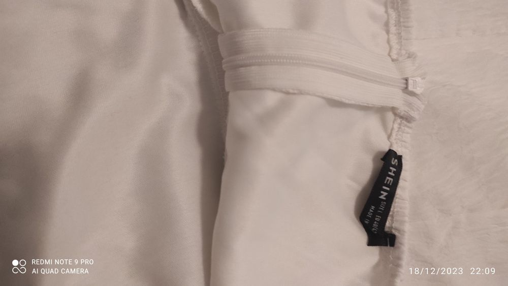Vestido branco cai cai
