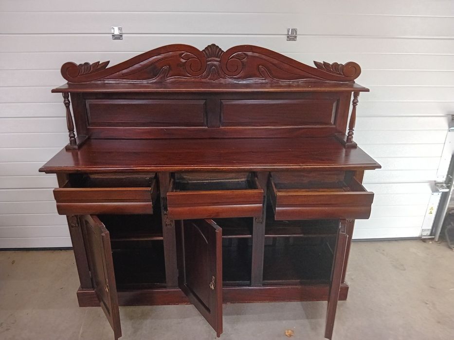 Pomocnik kuchenny, Kredens