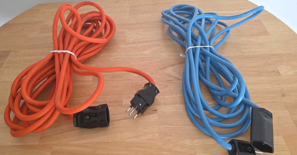 Vendo 2 cabos elétricos preço (9 euros)