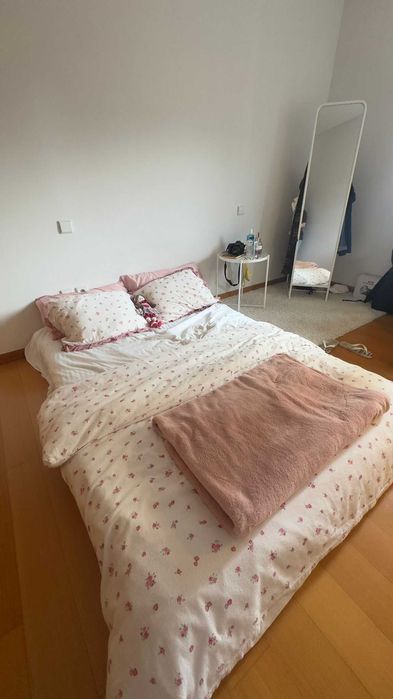 VENDO MOBILIÁRIO - secretária, cadeira de escritório e colchão