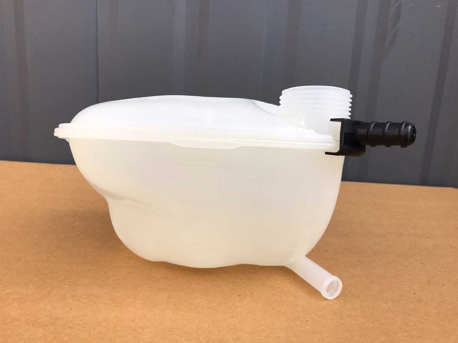 Бачок розширювальний Volkswagen Golf II Jetta (83-92)