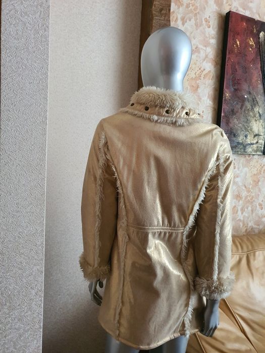Дублёнка  золотого цвета на девочку.