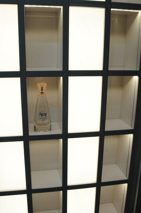 prezenter na perfumy nowy witryna regał