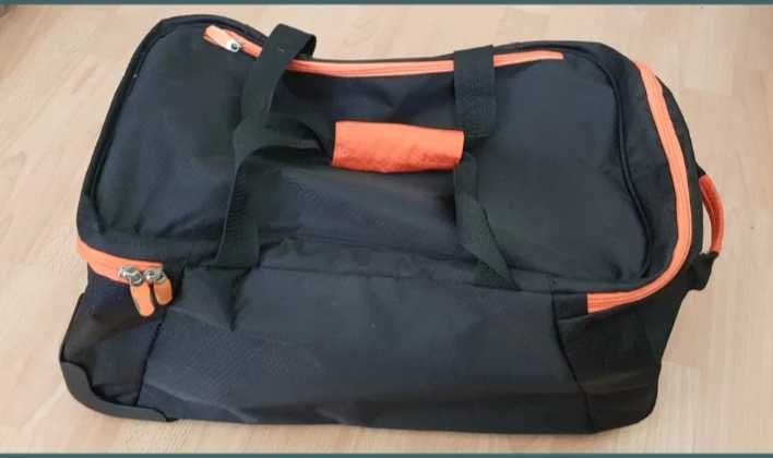 Walizka kabinowa podróżna