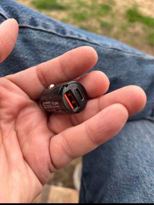 Автомобильное зарядное устройство USB