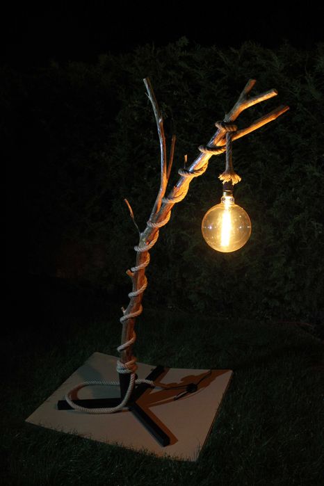 Lampa stojąca, drewniana