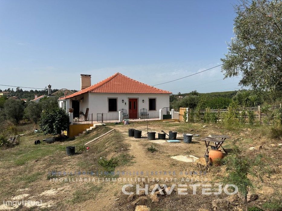 Casa de campo rústica com terreno em local tranquilo a poucos km do...