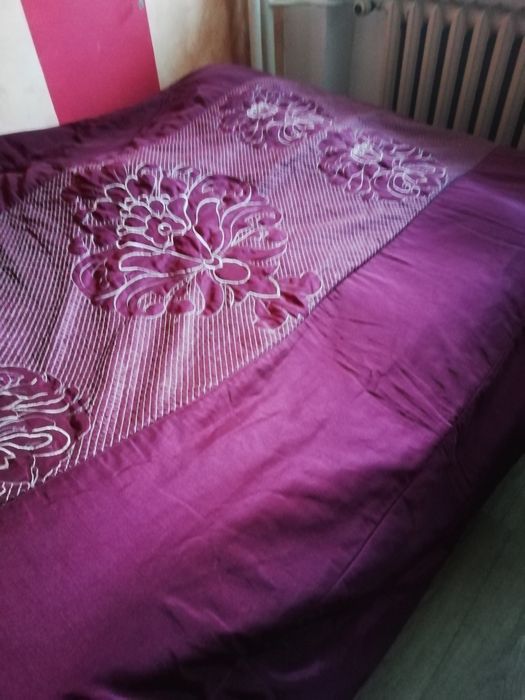 Dwustronna narzuta na łóżko