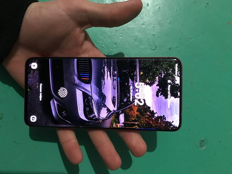 Продам телефон самсунг s20