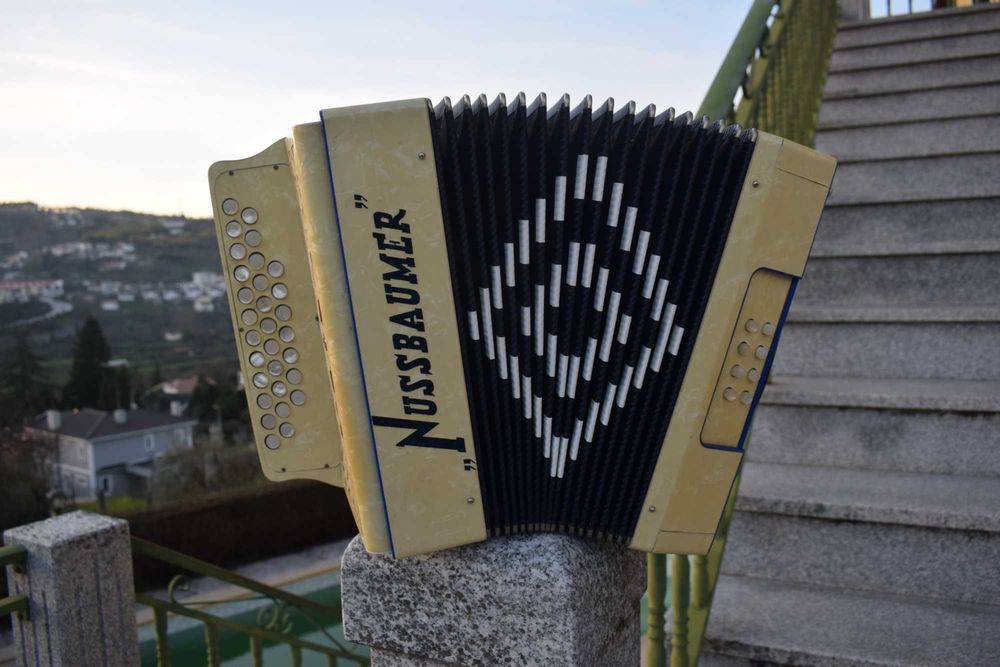 Concertina Nusbaummer 4 voz. Fa La Re