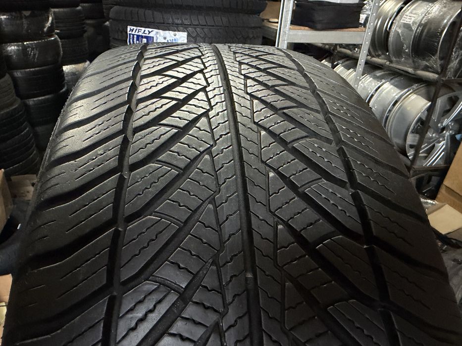 245/45/18 Goodyear UltraGrip 8 Performance 245/45 R18 100V XL MOE Run Flat *