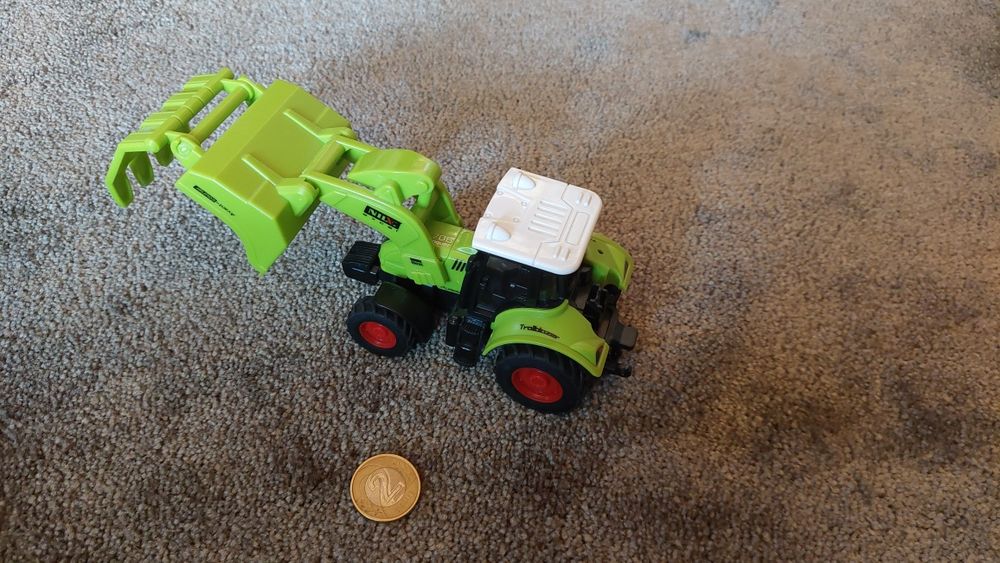 Mały traktor z napędem